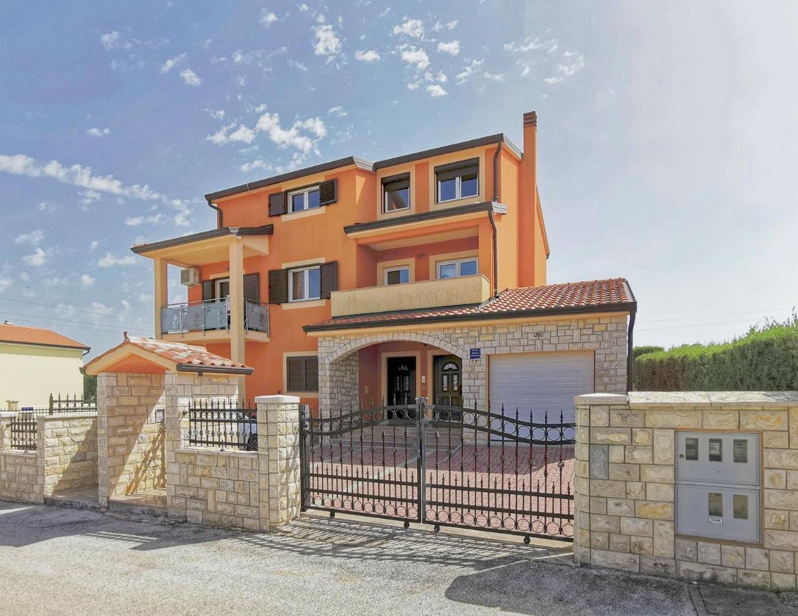 Apartments Kaja By Rent Istria Kaštel Exterior foto
