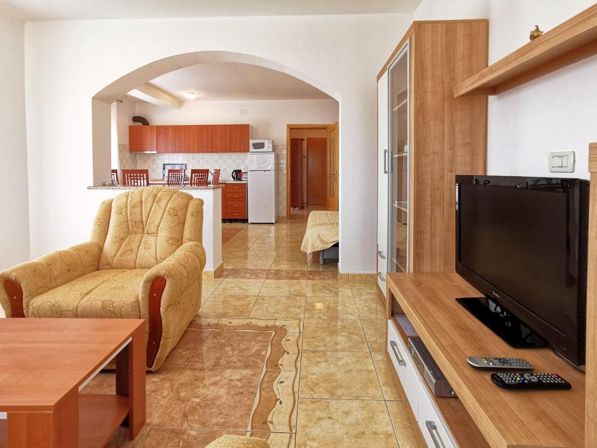 Apartments Kaja By Rent Istria Kaštel Exterior foto