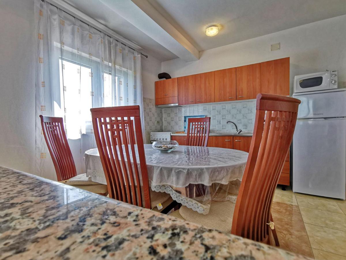 Apartments Kaja By Rent Istria Kaštel Exterior foto